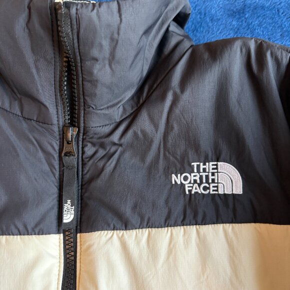 The North Face Lightweight Cream Puffer Jacket - Picture 4 of 5